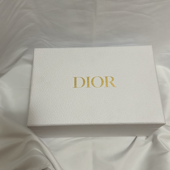 DIOR BOX WITH FOLD DOWN FRONT AND DIOR SHREDDED PAPER - Picture 2 of 5